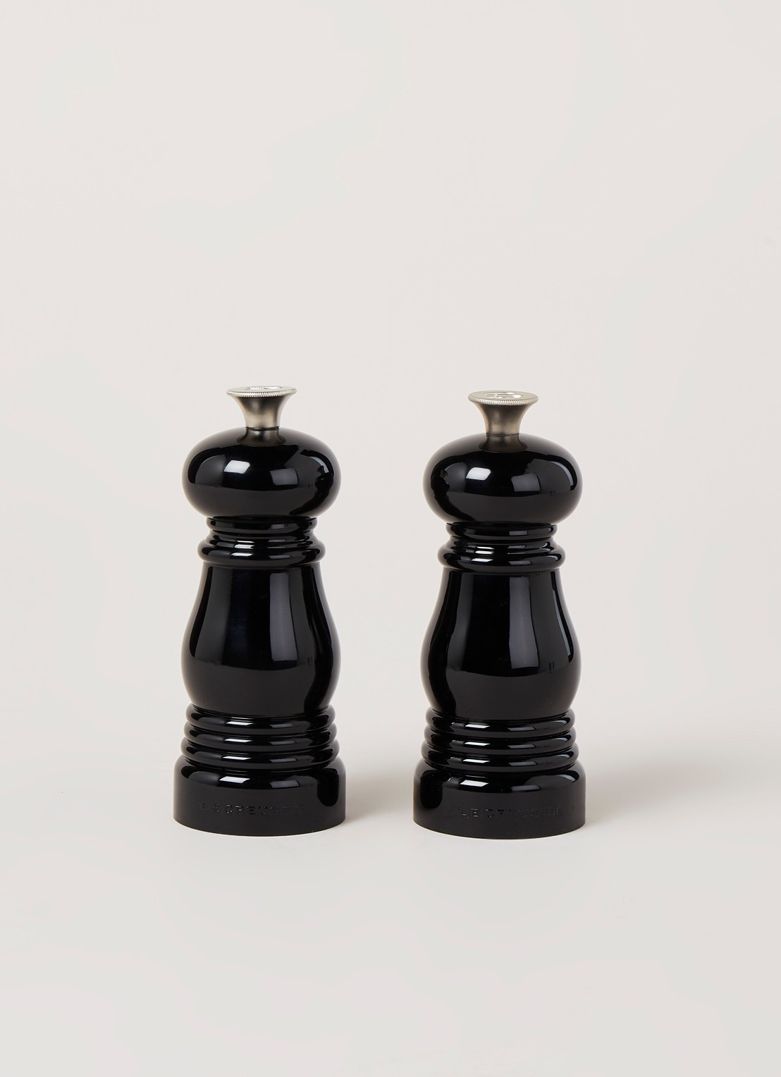 Le Creuset Peper- en zoutmolen 13 cm 2-delig - voorkant 2 ebbenzwart / zwart