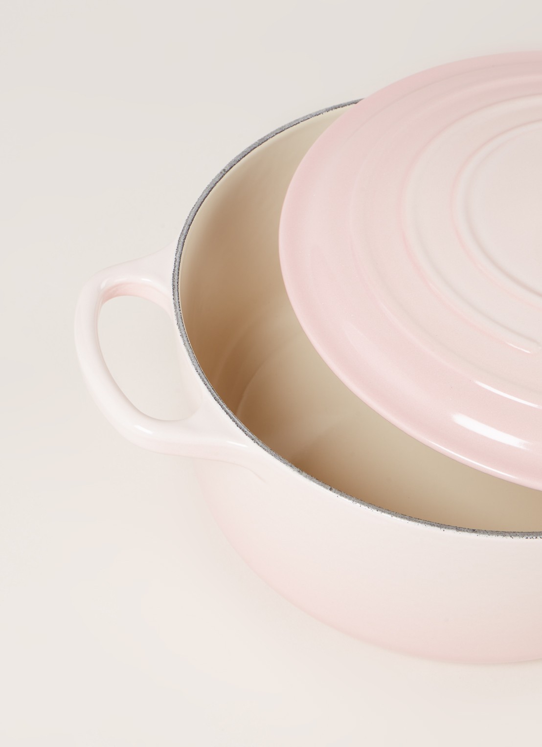 Le Creuset Signature braad-/stoofpan Ø24 cm - detail shell pink / roze