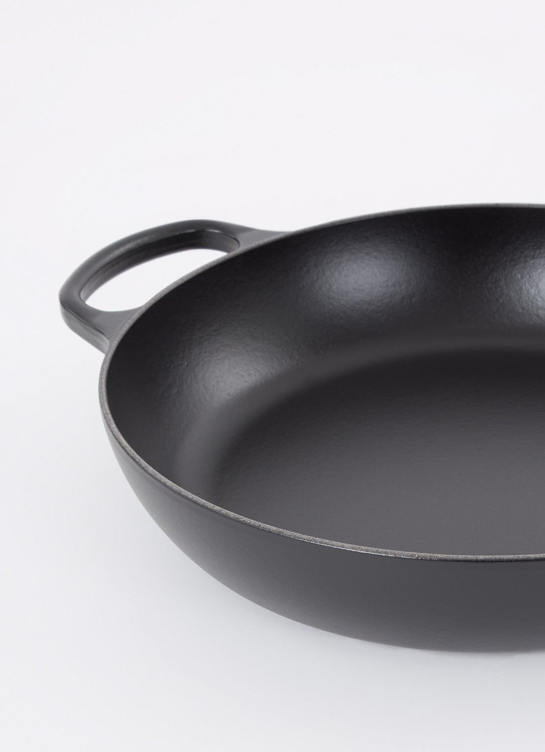 Le Creuset Signature braadpan Ø30 cm - detail mat zwart / zwart