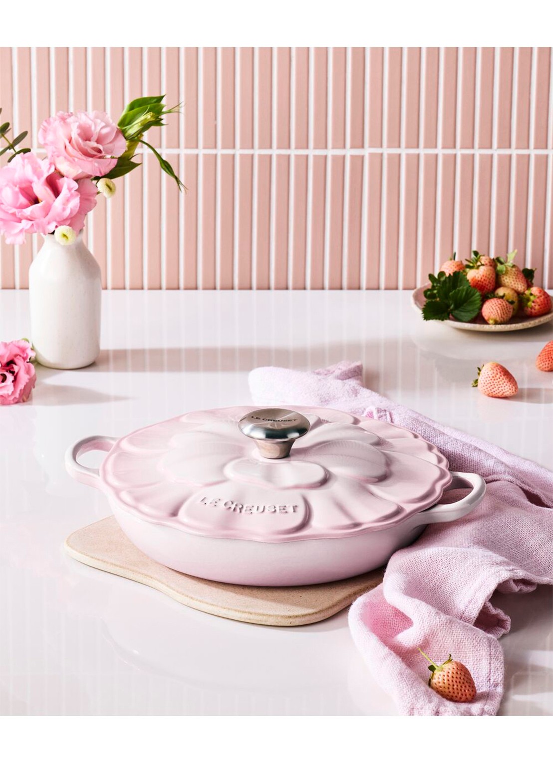 Le Creuset Signature Campagnard braadpan 26 cm - detail 3 lichtroze