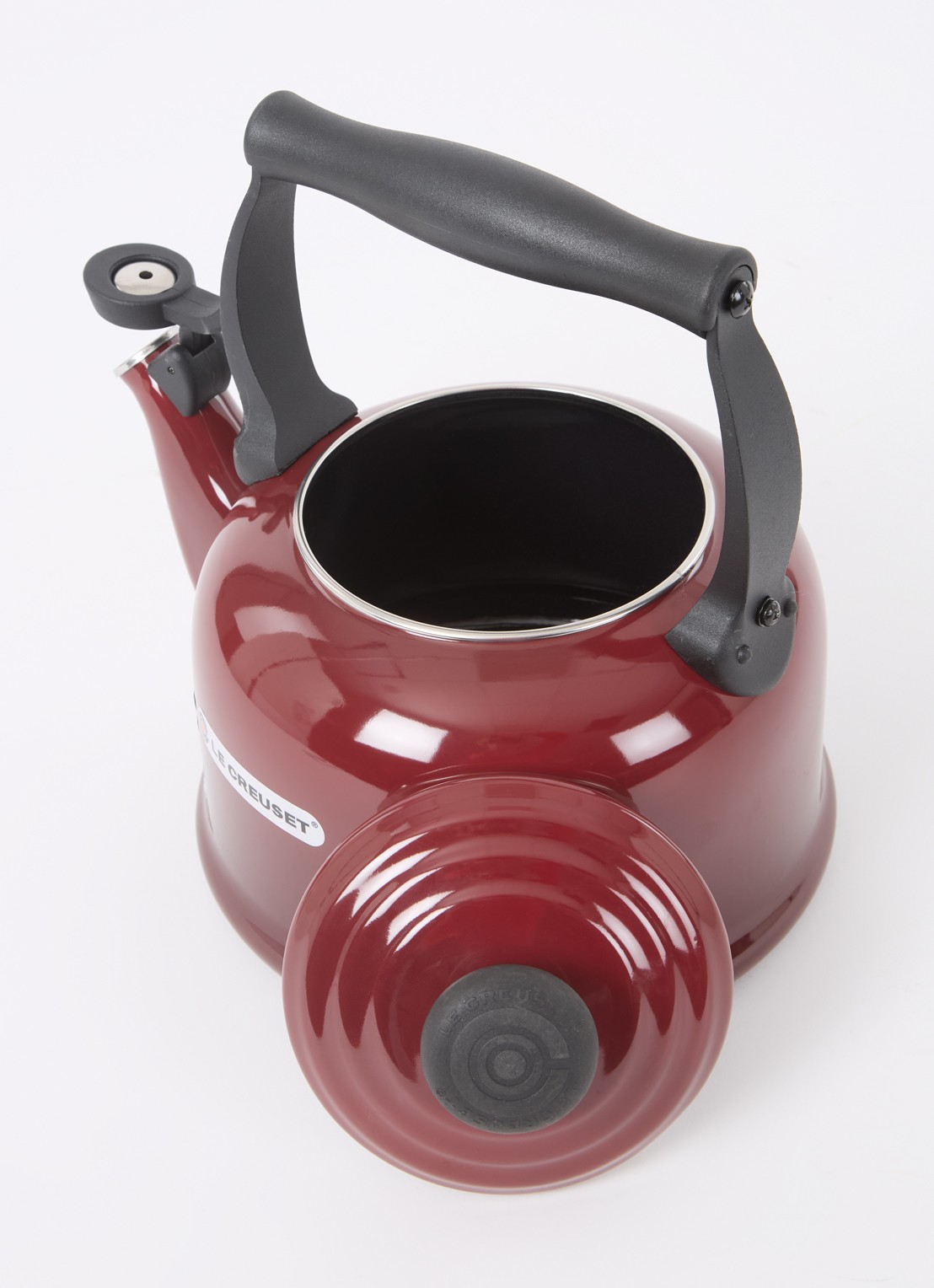 Le Creuset Tradition fluitketel 2,1 liter - detail 2 garnet / rood