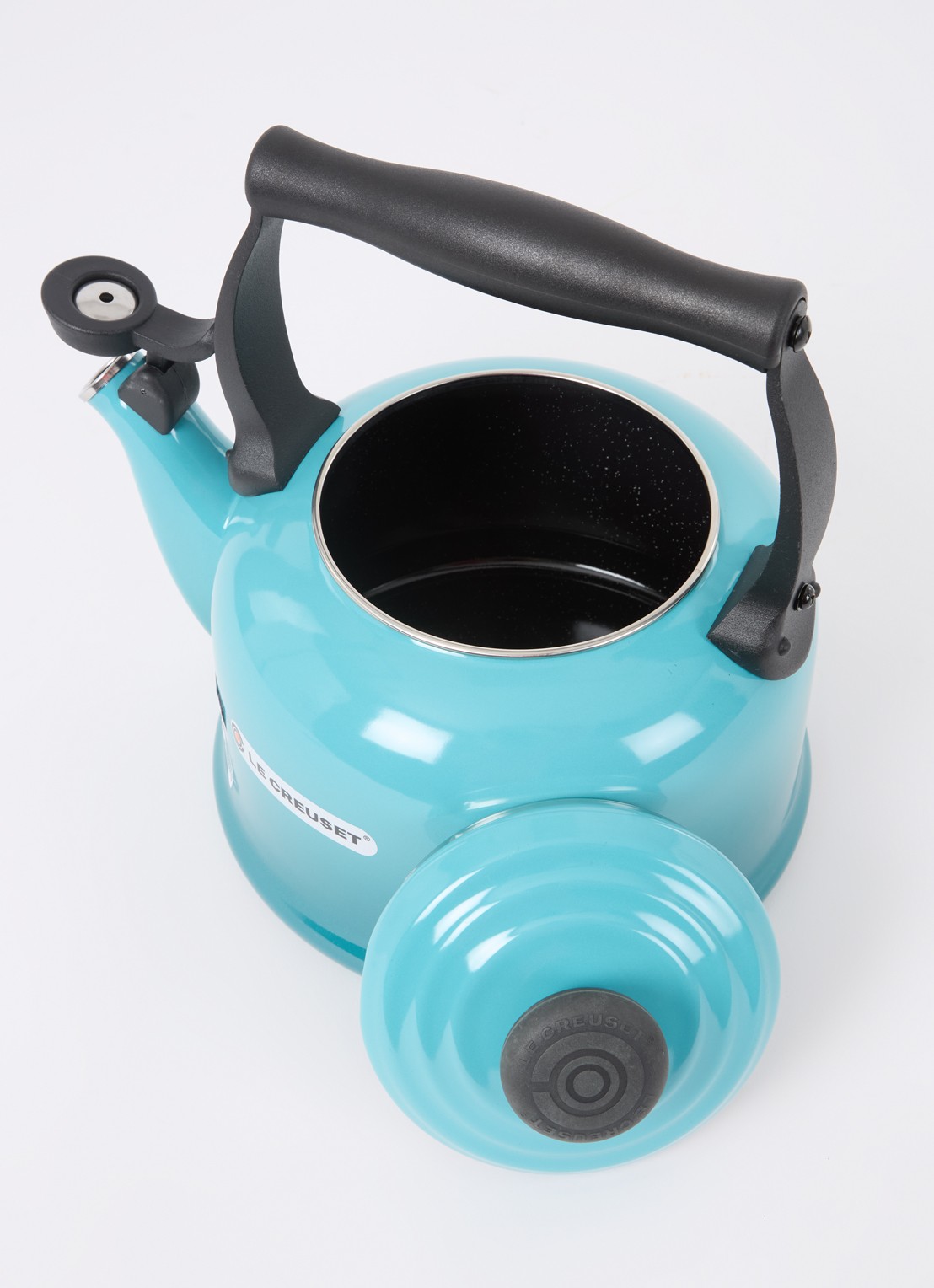 Le Creuset Tradition fluitketel 2,1 liter - detail 2 caribbean blue / blauw
