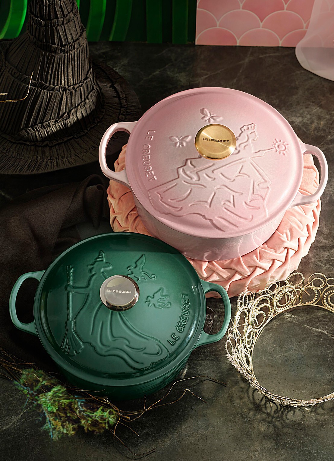 Le Creuset Wicked Elphaba braadpan 24 cm - limited edition - achterkant 6 donkergroen