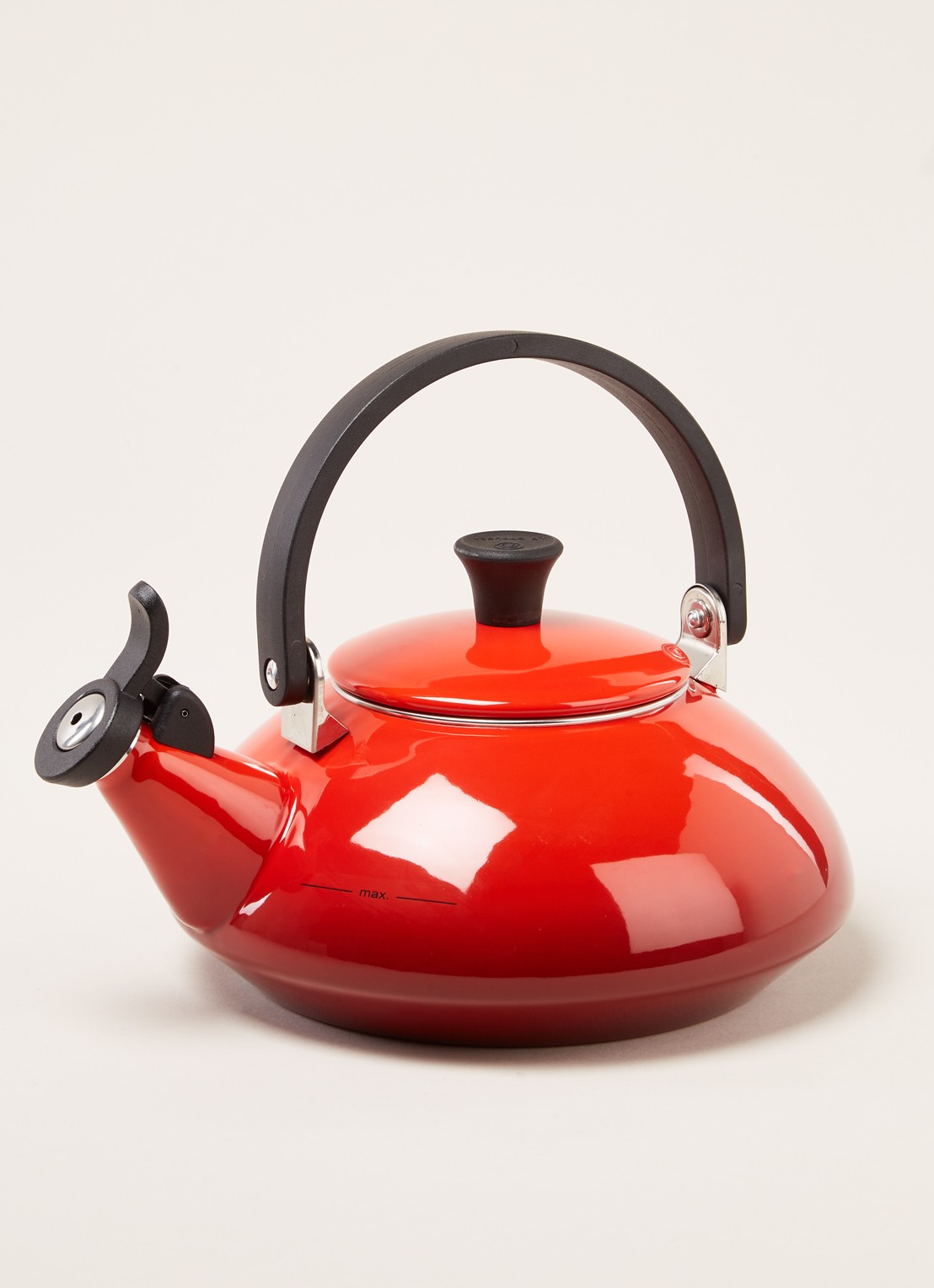 Le Creuset Zen fluitketel 1,5 liter - voorkant 3 kersenrood / rood
