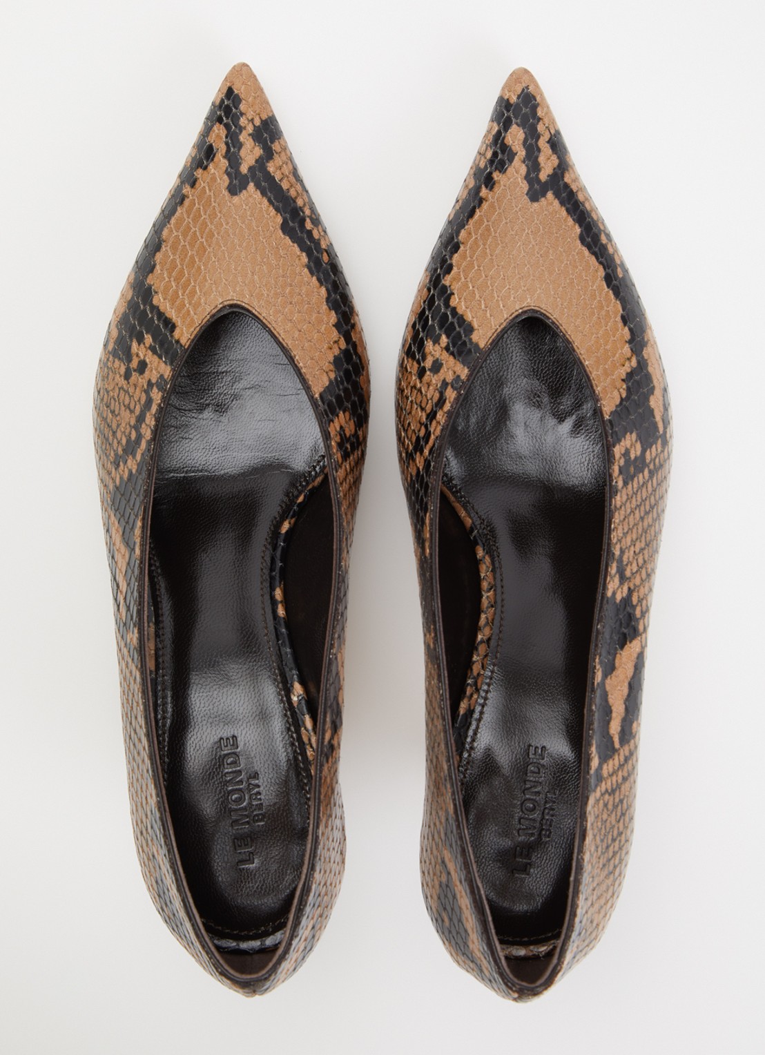 Le Monde Béryl Babouche pump van kalfsleer met slangenprint en -structuur - detail 2 roestbruin