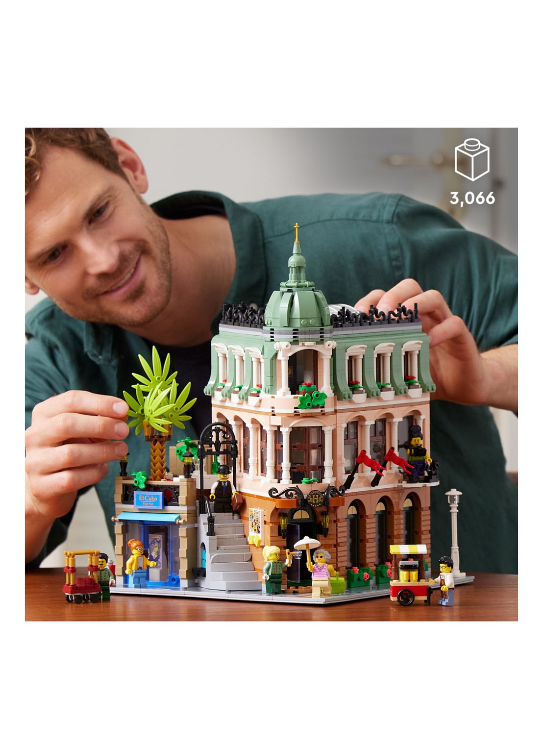 LEGO Icons Boetiekhotel - 10297 - detail 4 multicolor