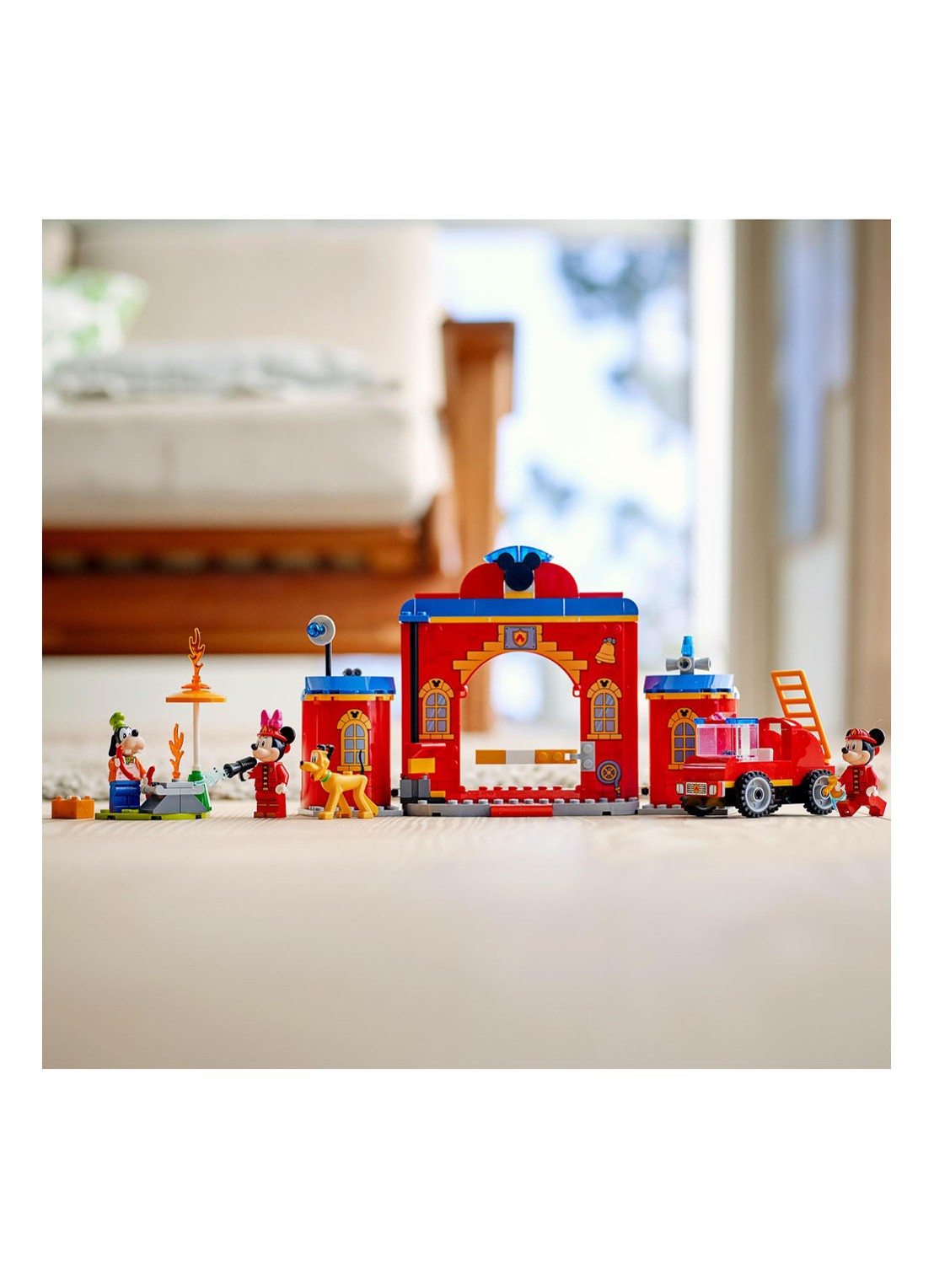 LEGO Mickey Mouse Brandweerkazerne & auto - 10776 - detail 6 rood
