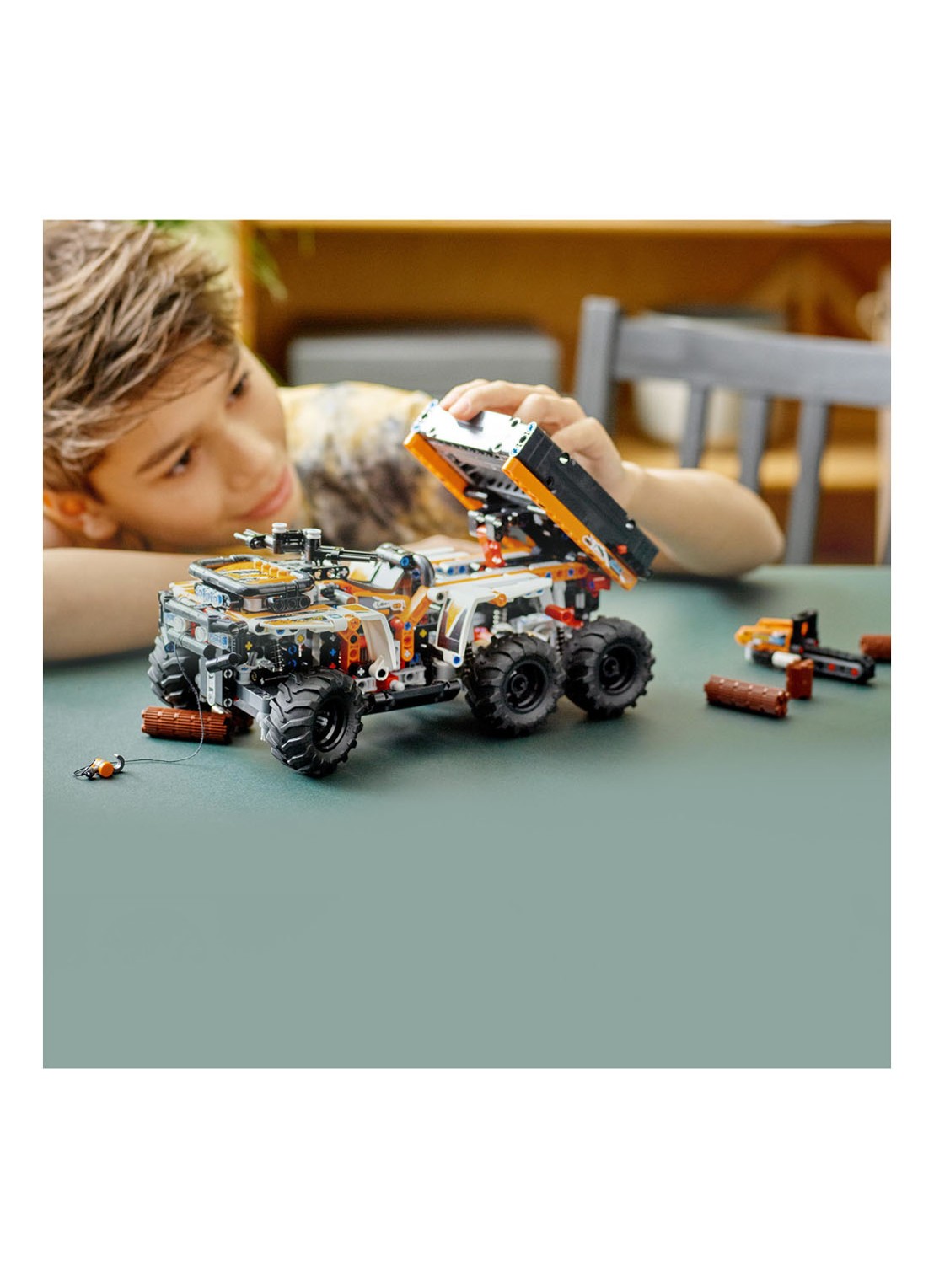 LEGO Technic terreinwagen vrachtwagen set - 42139 - detail 4 multicolor