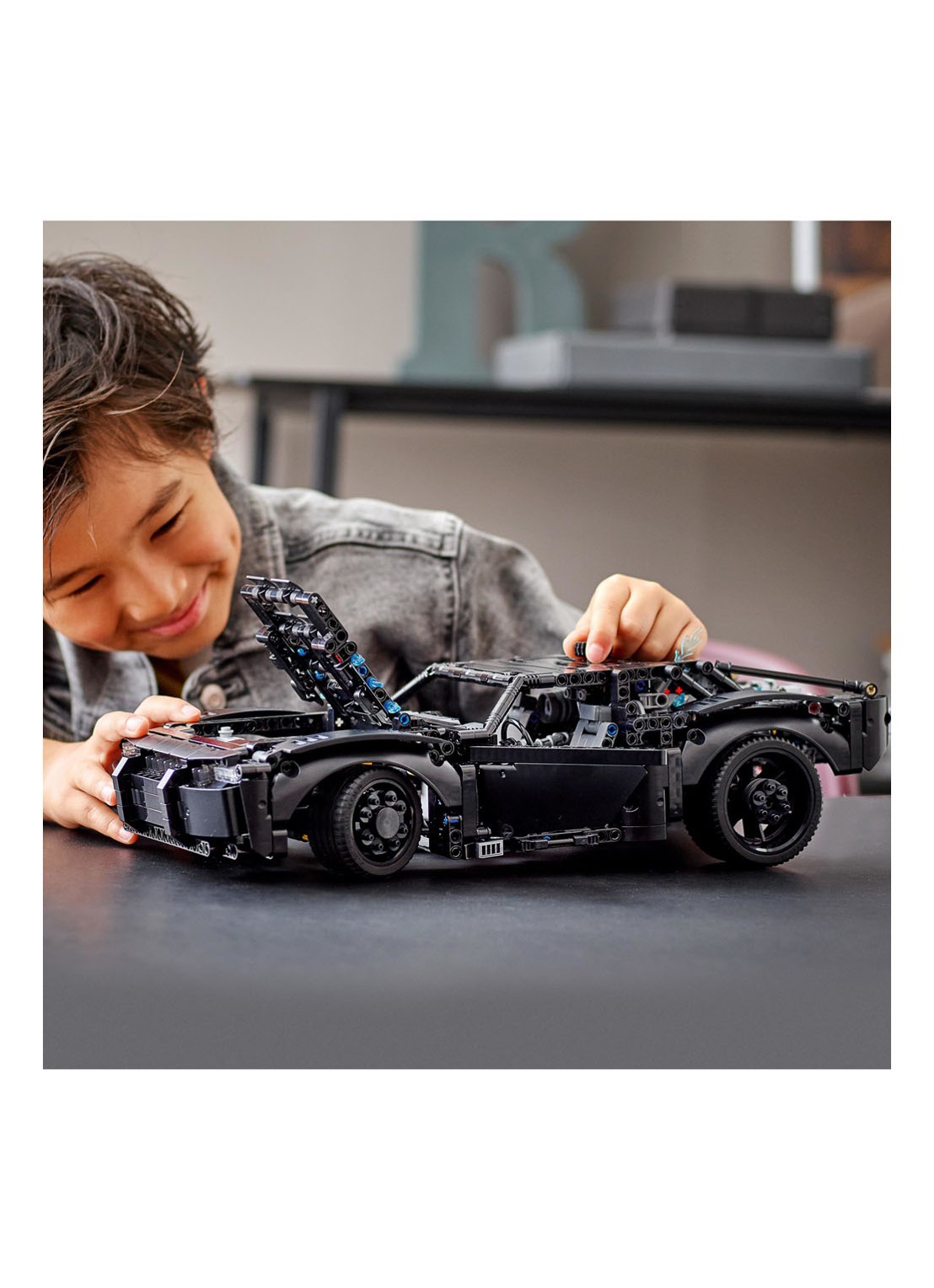 LEGO The Batman Batmobile - 42127 - detail multicolor
