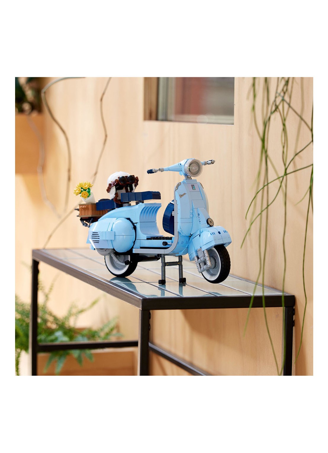 LEGO Vespa 125 Scooter bouwbare modelbouwset - 10298 - detail 7 multicolor