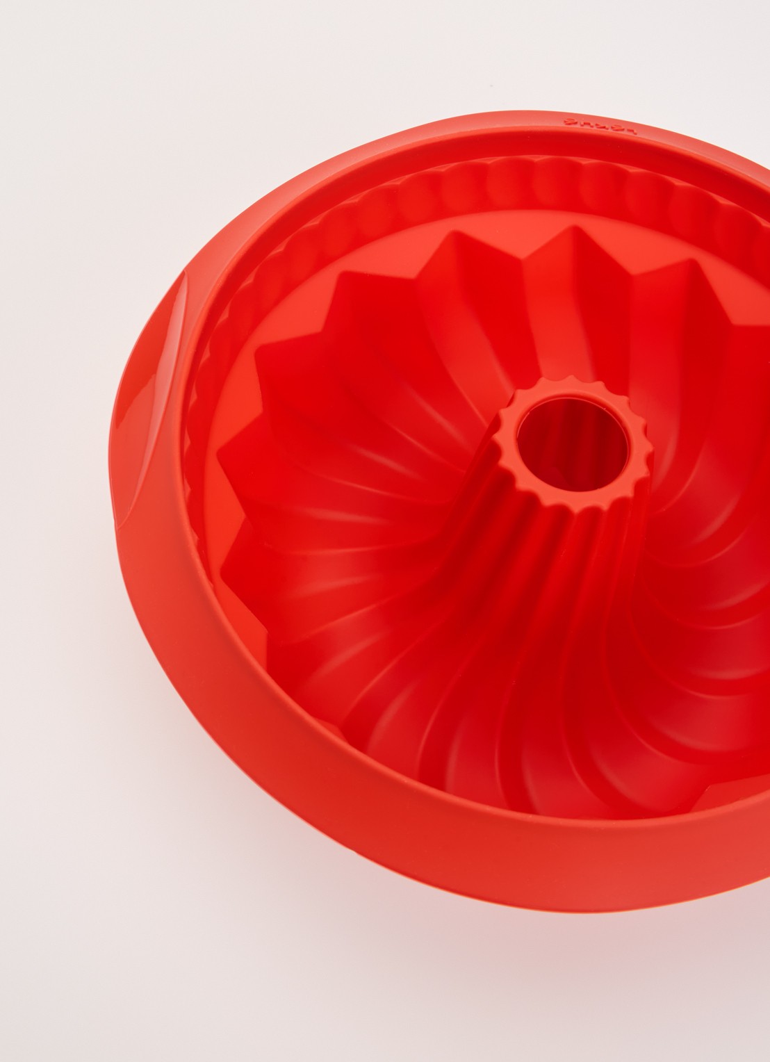 Lékué Bakvorm voor savarin 22 cm - detail rood
