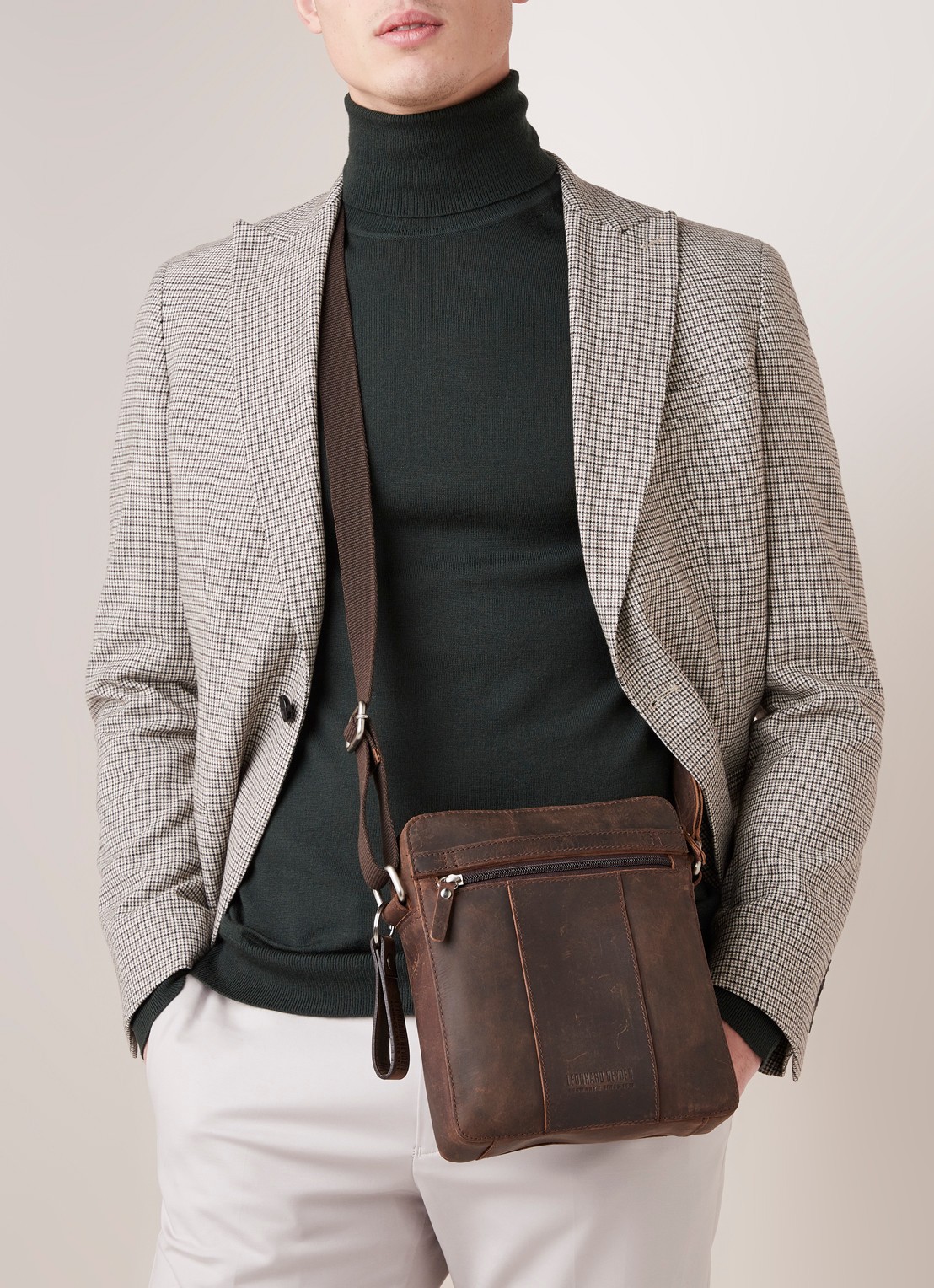 Leonhard Heyden Salisbury schoudertas van leer - unisex - voorkant 2 donkerbruin