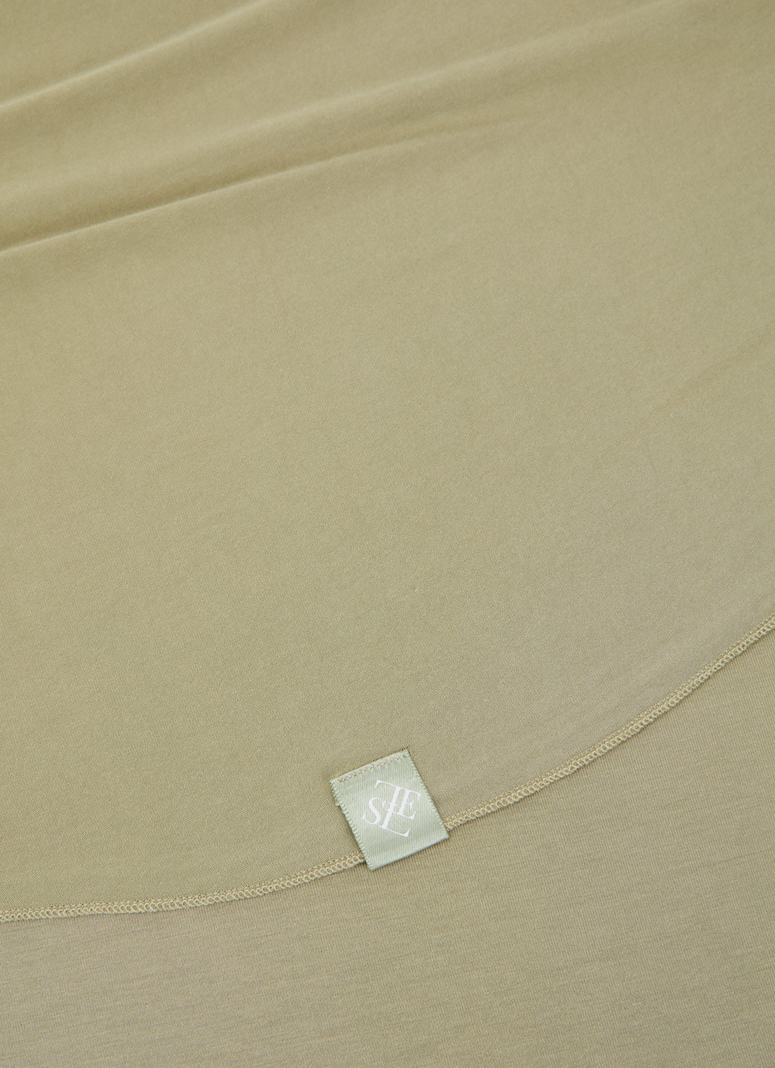 LES Atelier Bamboo Jersey hoofddoek 180 x 82 cm - detail 2 mosgroen