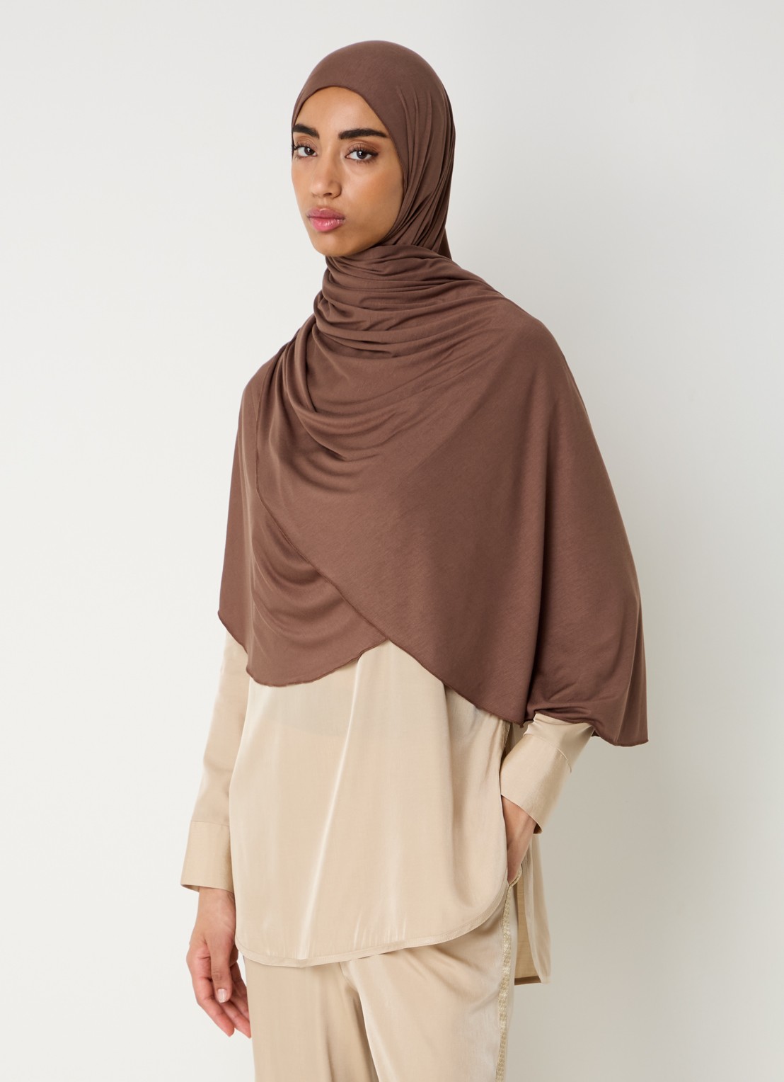 LES Atelier Bamboo Jersey hoofddoek 180 x 82 cm - voorkant 4 bruin