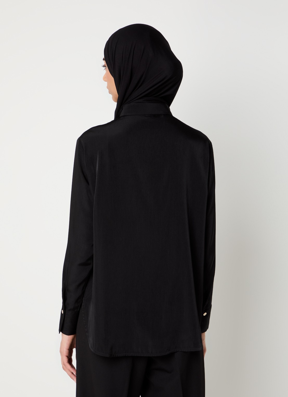 LES Atelier Coco blouse met glanzende finish - achterkant 5 zwart