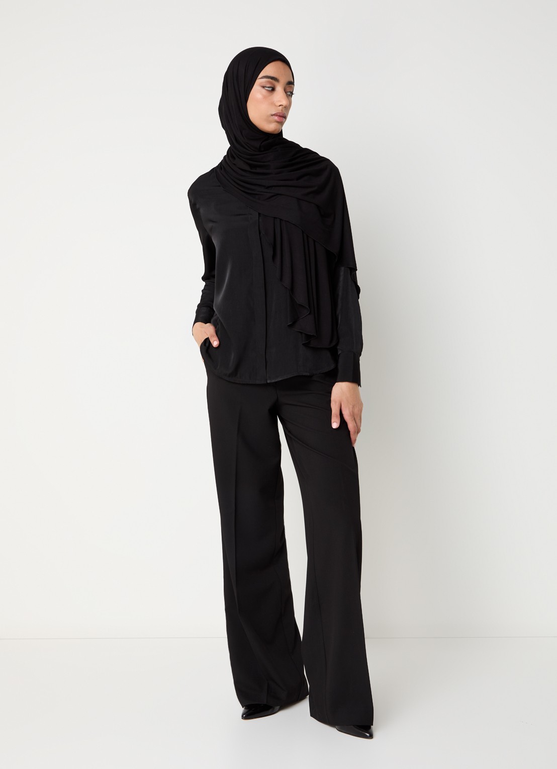 LES Atelier Coco blouse met glanzende finish - voorkant 4 zwart
