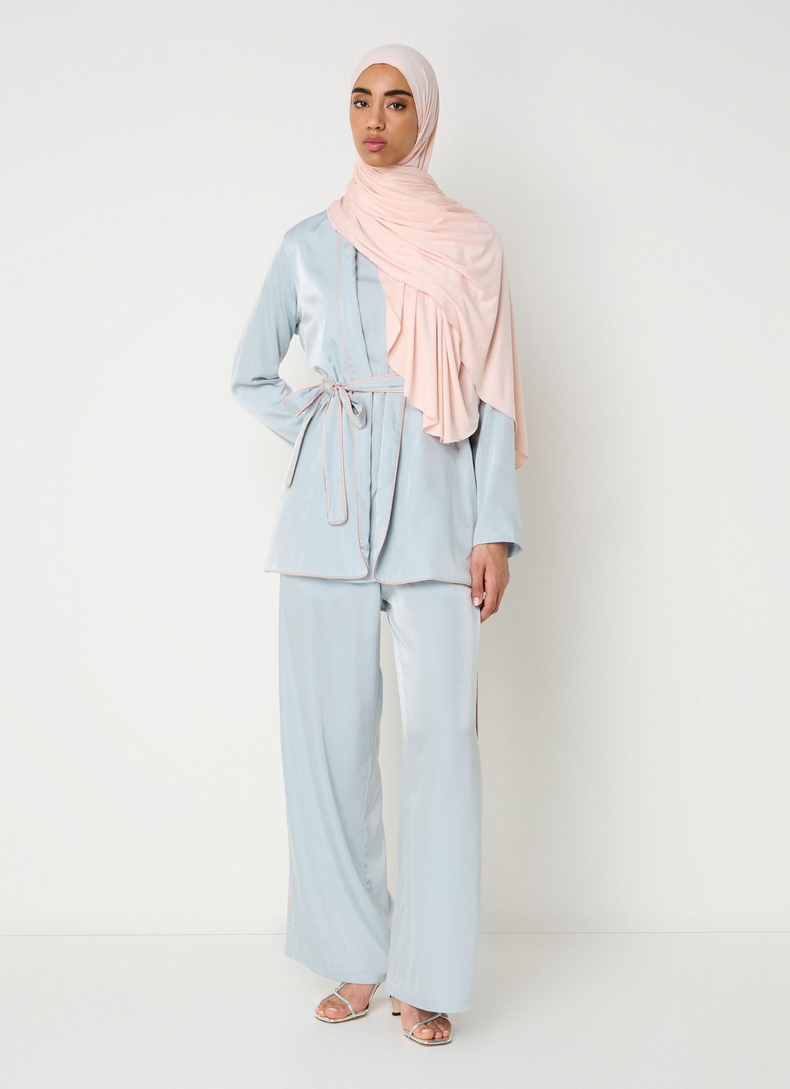 LES Atelier Eva kimono met strikceintuur - voorkant 3 lichtblauw