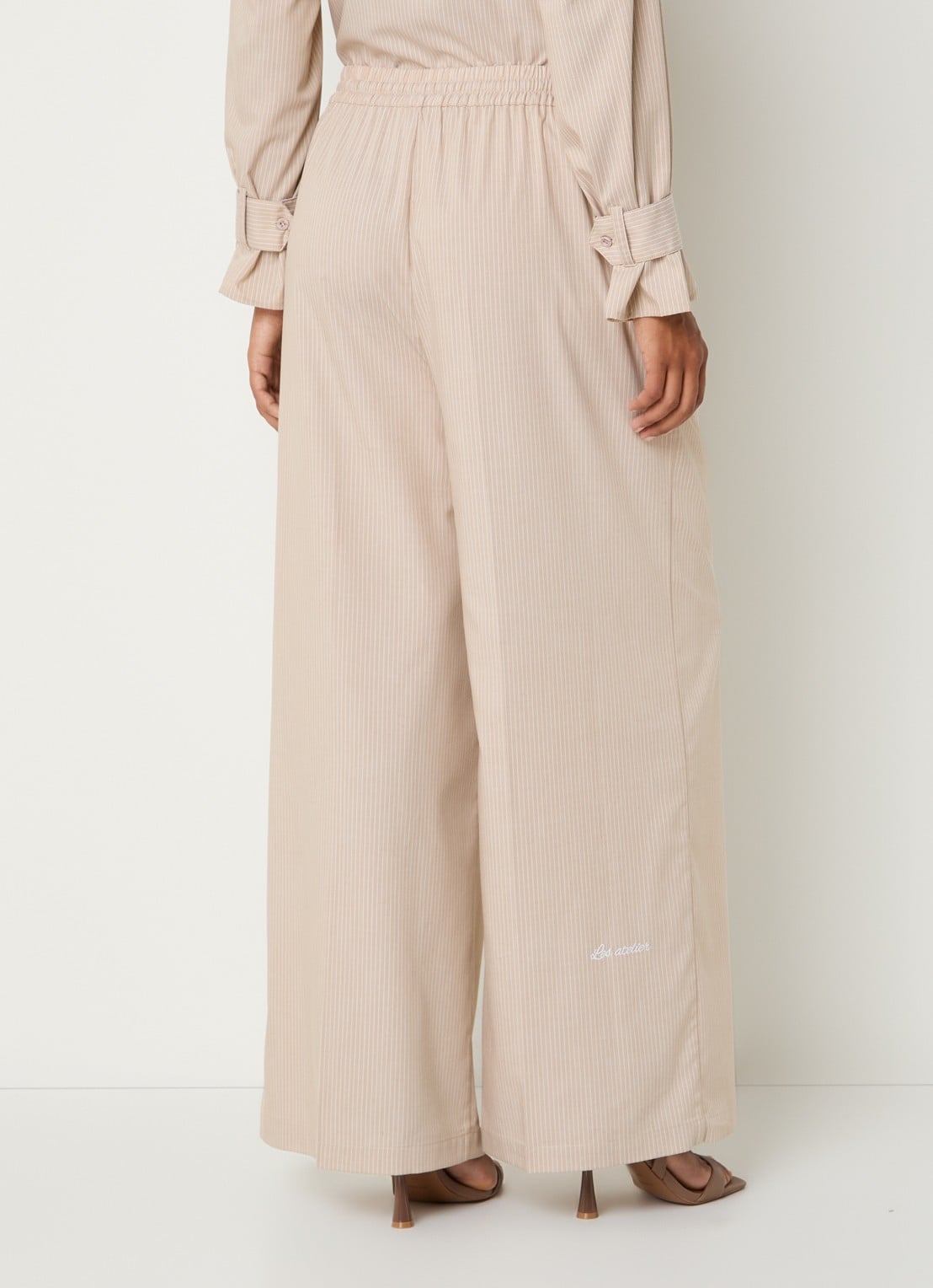 LES Atelier Ghala high waist straight fit broek met streepprint - achterkant khaki