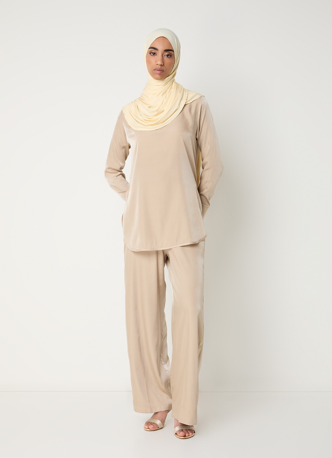 LES Atelier Hana tuniek met glanzende finish - voorkant 5 beige