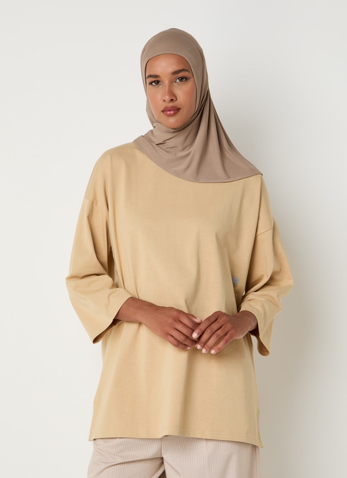 LES Atelier Hoofddoek 55 x 40 cm - voorkant 2 khaki