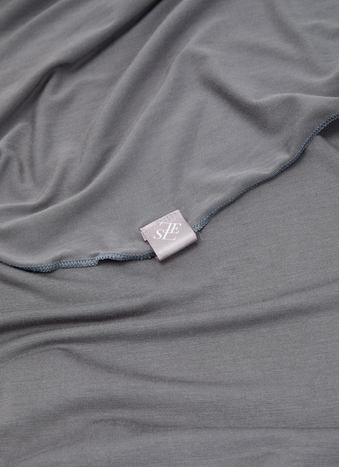 LES Atelier Hoofddoek van jersey 180 x 80 cm - detail 4 grijs