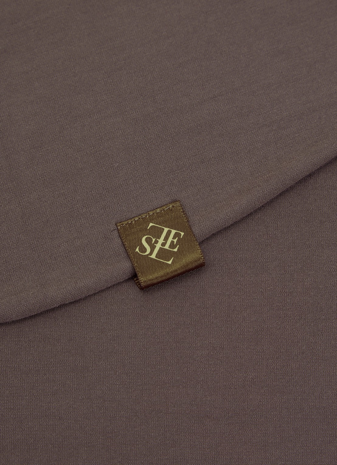 LES Atelier Hoofdoek met logo 180 x 80 cm - detail 2 taupe