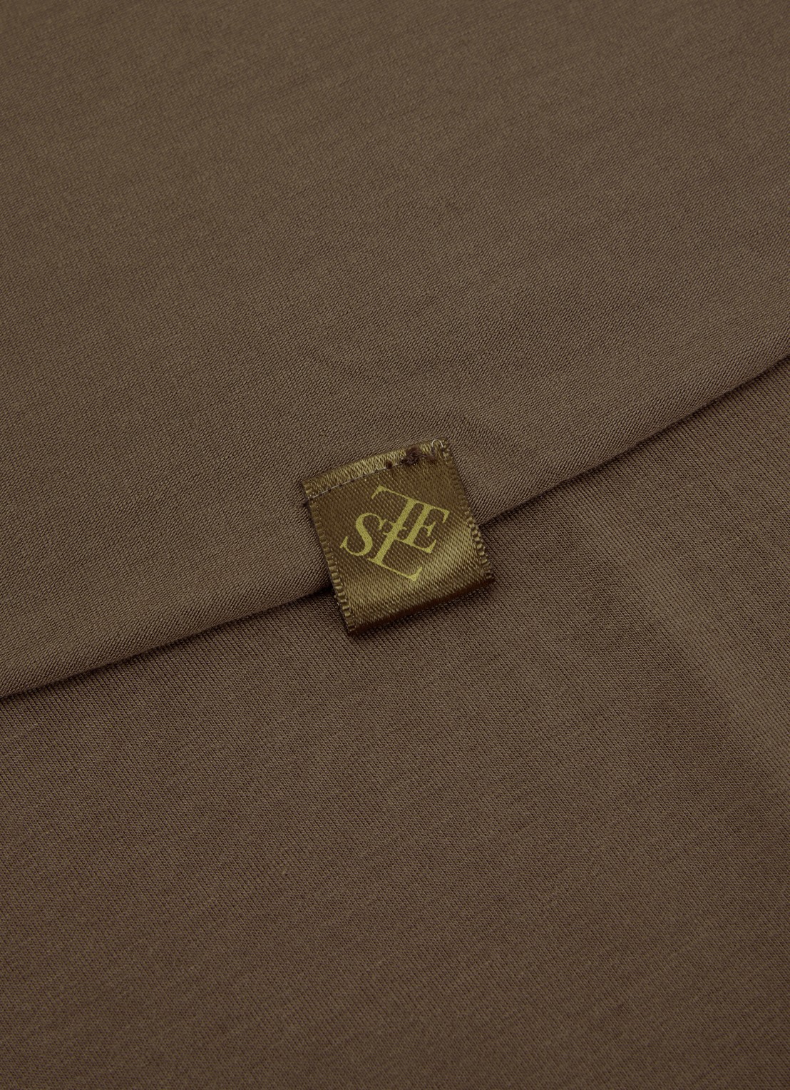 LES Atelier Hoofdoek met logo 180 x 80 cm - detail 4 hazelnootbruin