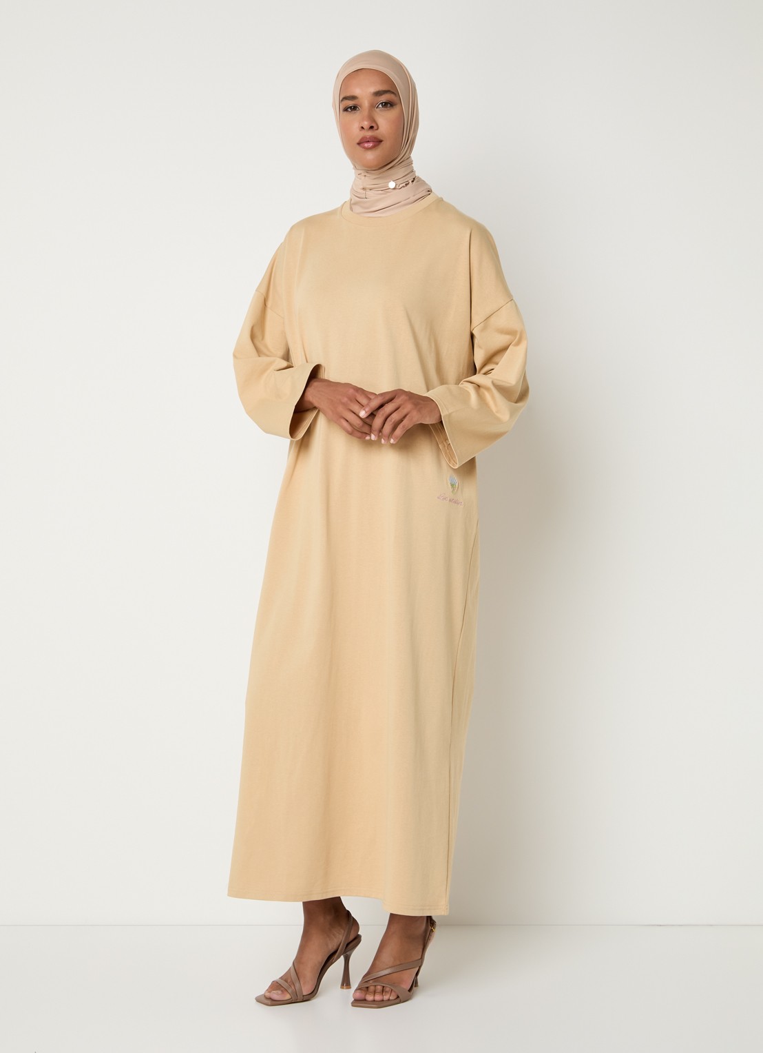 LES Atelier Ilya maxi jurk met borduring - detail 2 khaki