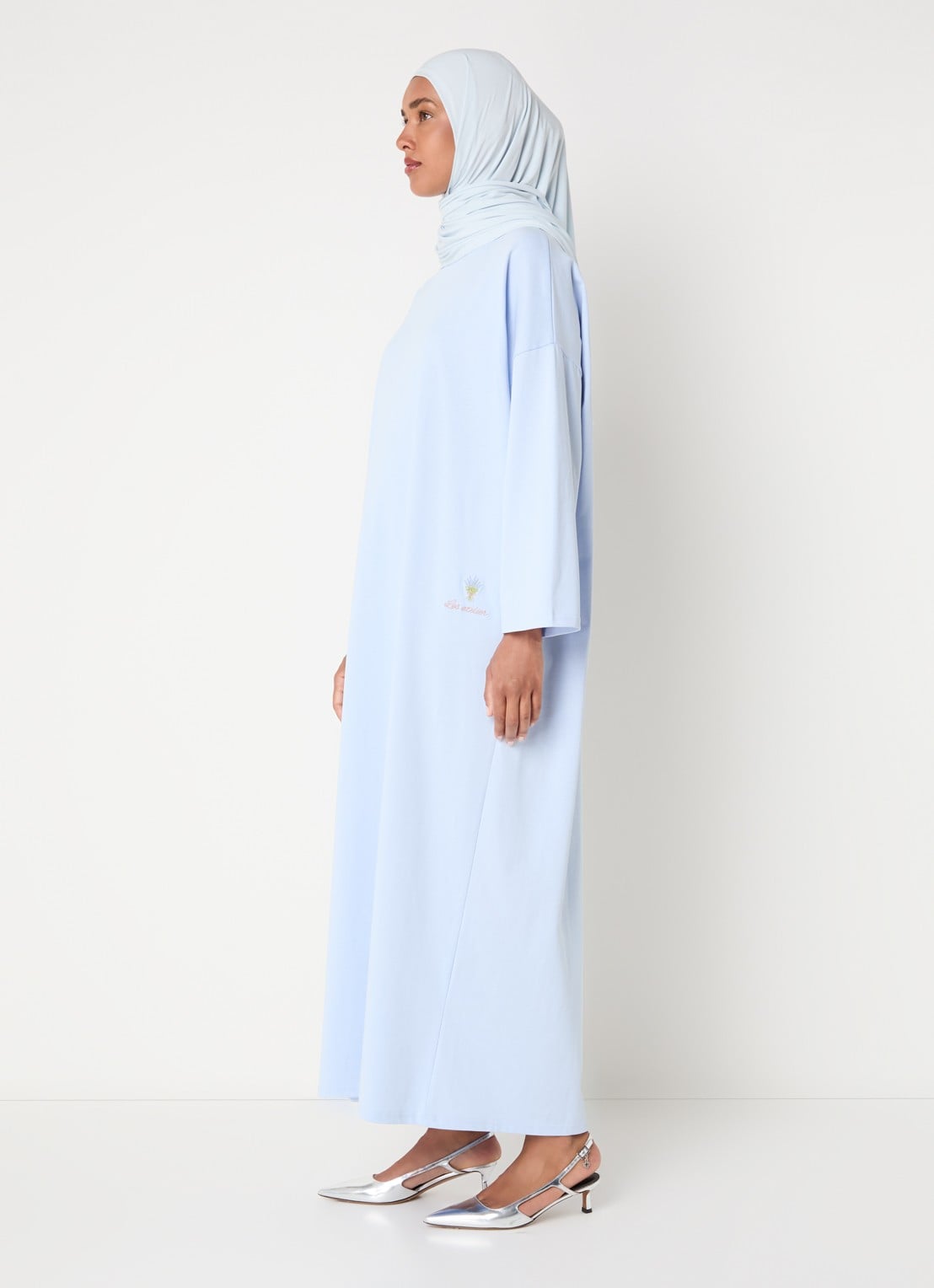 LES Atelier Ilya maxi jurk met borduring - voorkant 5 lichtblauw