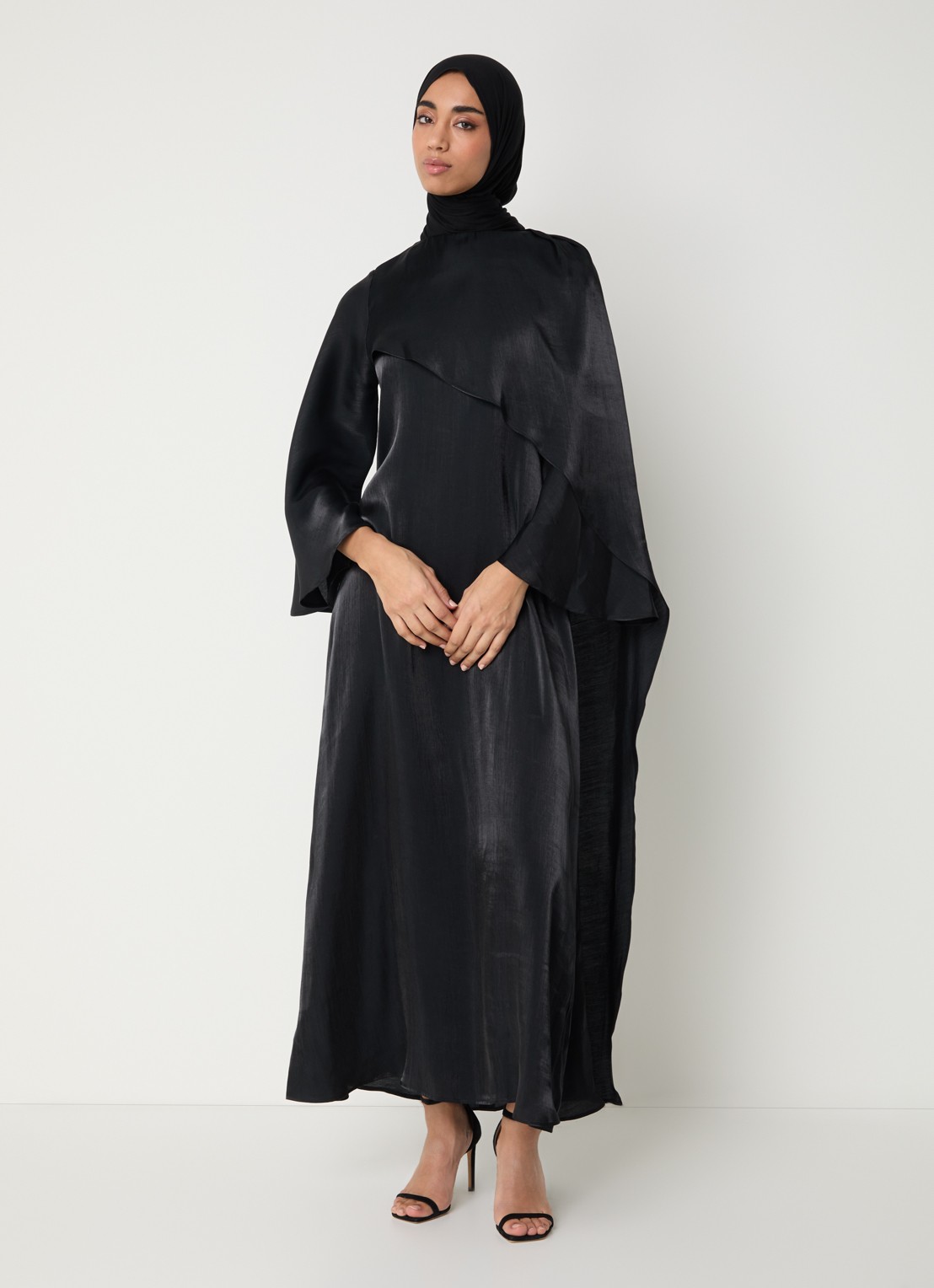 LES Atelier Lamia maxi jurk van satijn met sjaalkraag - detail 3 zwart