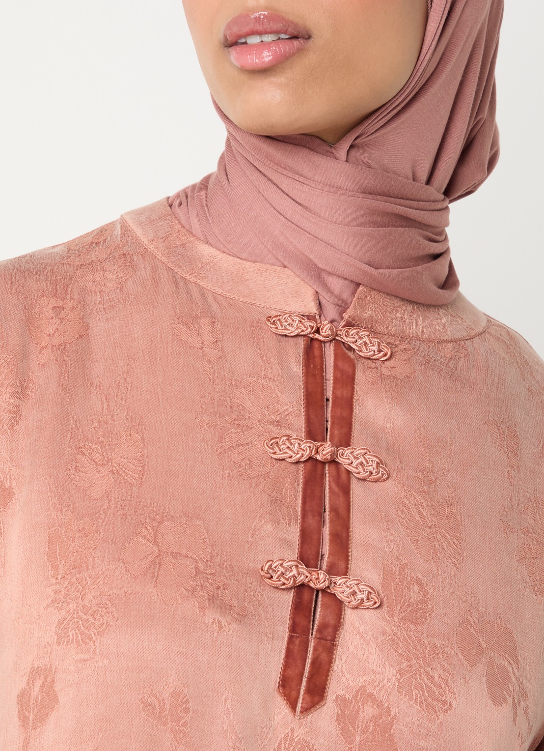 LES Atelier Leen maxijurk met ronde kraag - detail 4 oranjerood