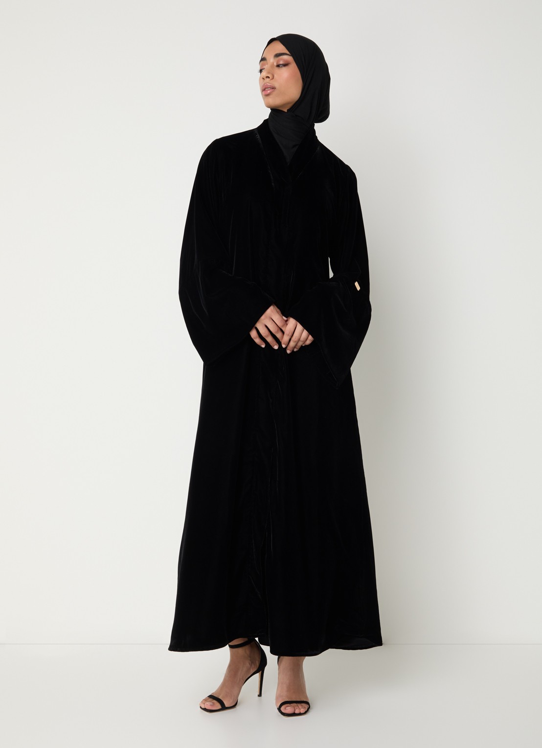 LES Atelier Leona abaya met drukknoopsluiting - detail 2 zwart