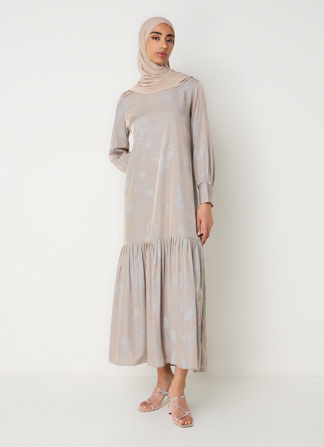 LES Atelier Luna maxi jurk met bloemenprint - detail taupe
