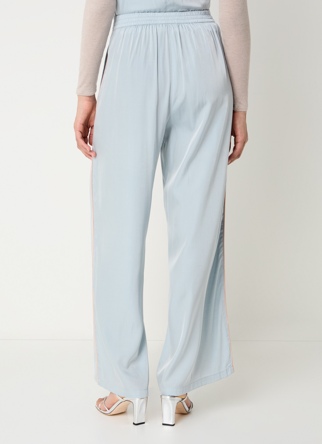 LES Atelier Mila high waist wide fit broek met steekzakken - achterkant lichtblauw