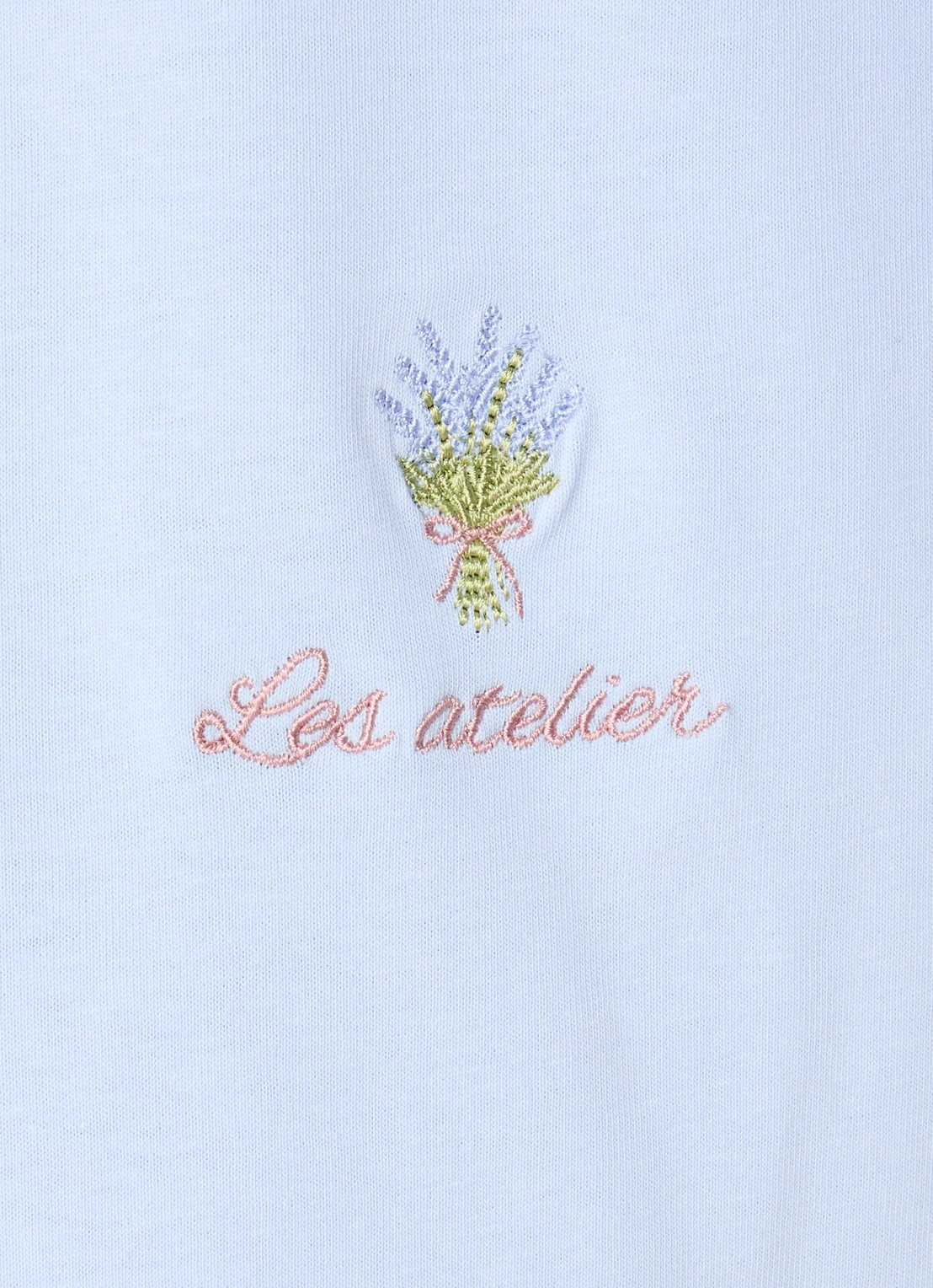 LES Atelier Nada oversized T-shirt met logoborduring - detail 2 lichtblauw