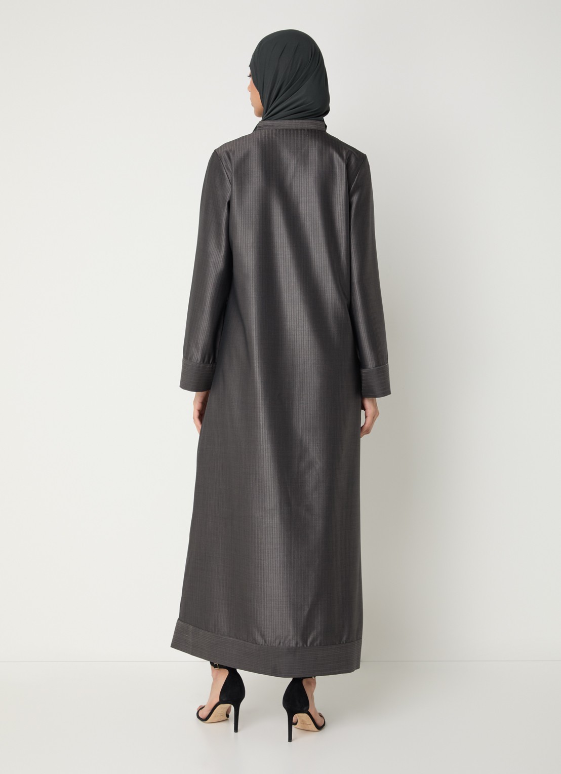 LES Atelier Naila maxi jurk met opstaande kraag en streepprint - achterkant antraciet