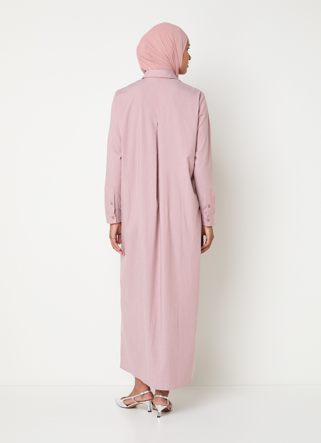 LES Atelier Shey maxi blousejurk met borstzak en stippenprint - achterkant oudroze