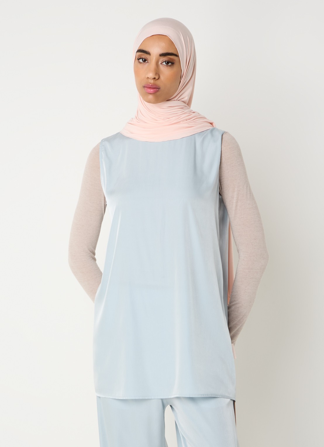 LES Atelier Sky mouwloze top met glanzende finish - detail 4 lichtblauw
