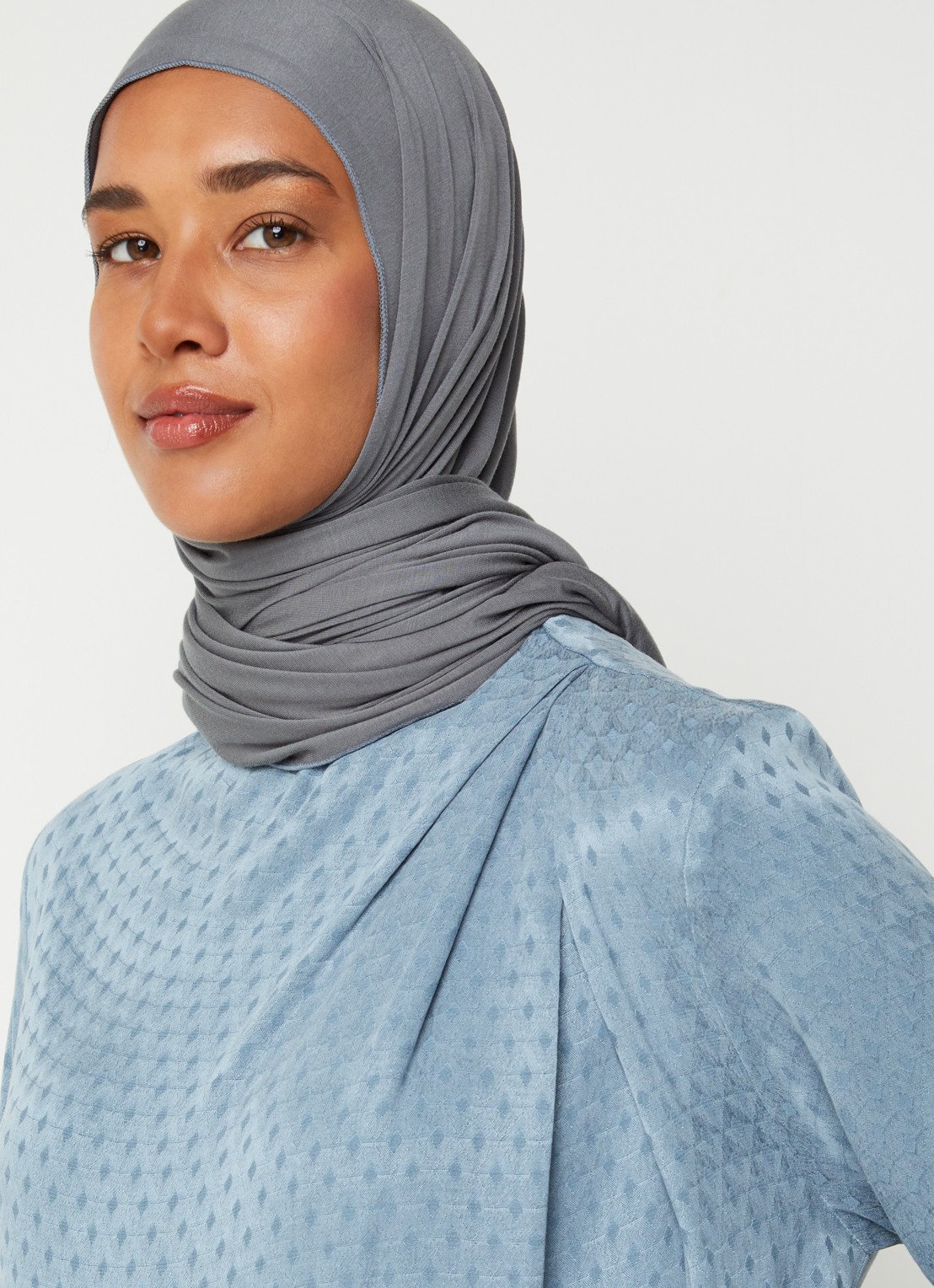 LES Atelier Zineb maxi jurk met structuur - detail 5 staalblauw