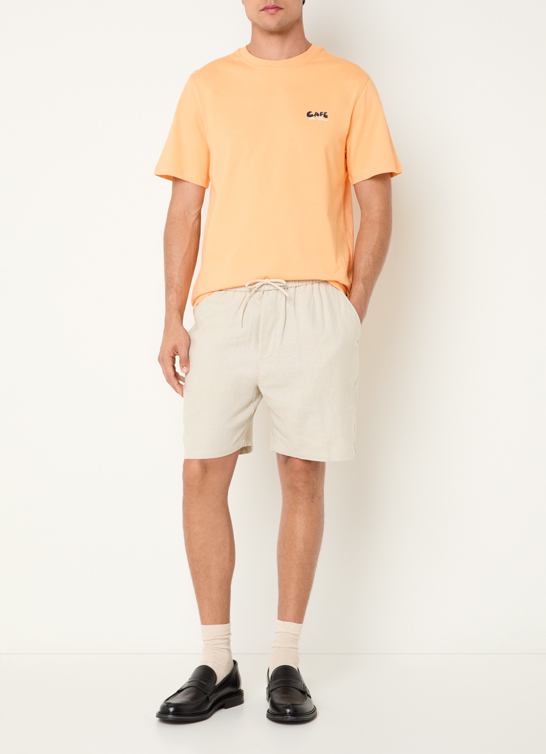 Les Deux Cafe T-shirt met logo- en backprint - voorkant 3 oranje