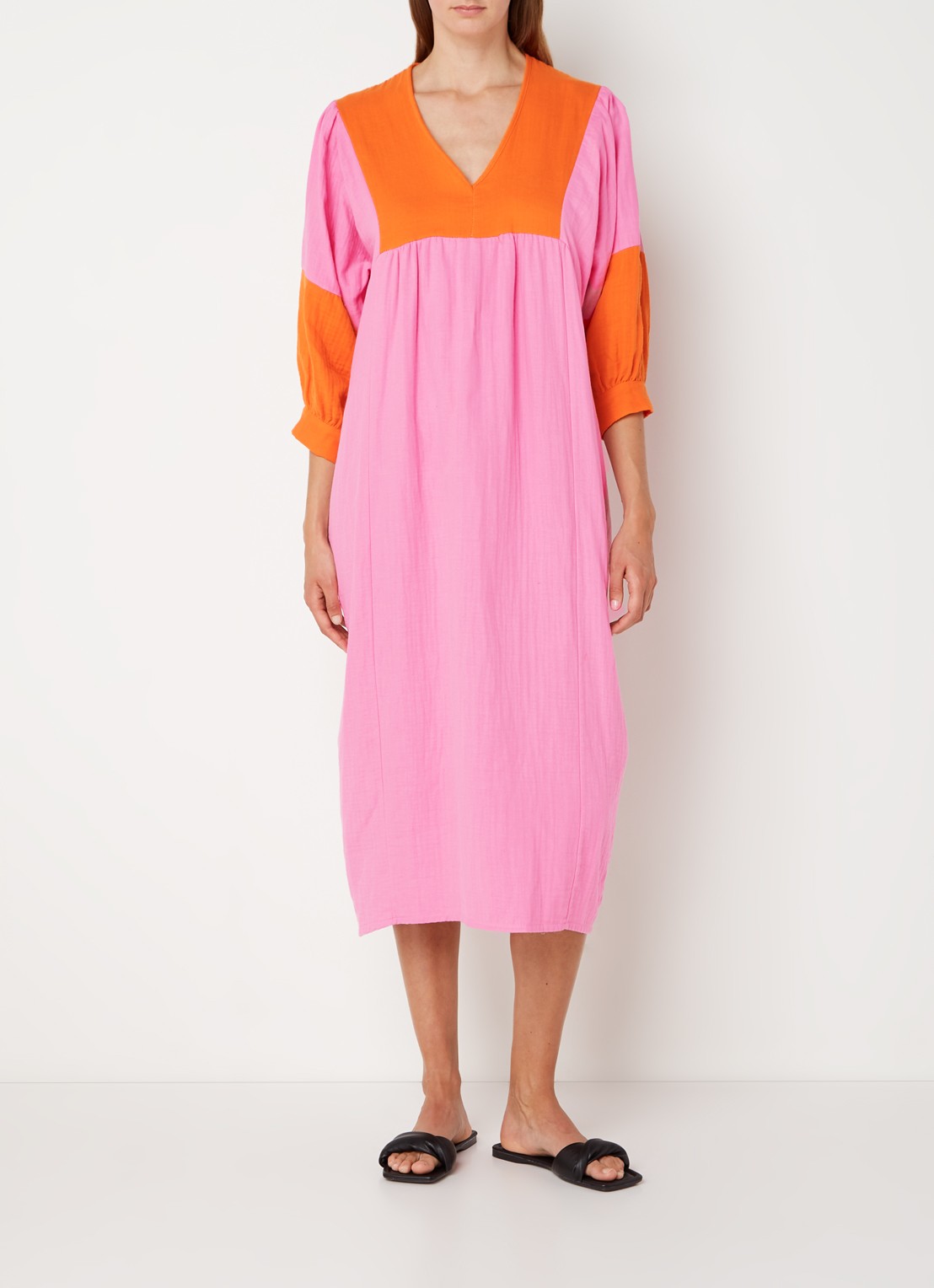 Les Jumelles Imani midi strandjurk met V-hals - detail 4 roze