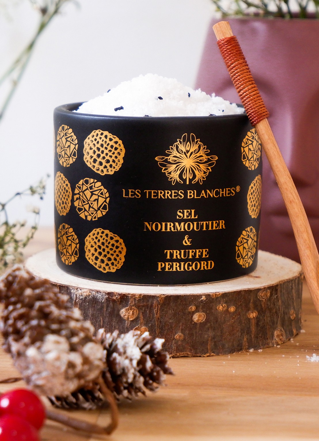 Les Terres Blanches Sel Noirmoutier & Truffe du Périgord zeezout met zwarte truffel 50 gram - voorkant 2 undefined
