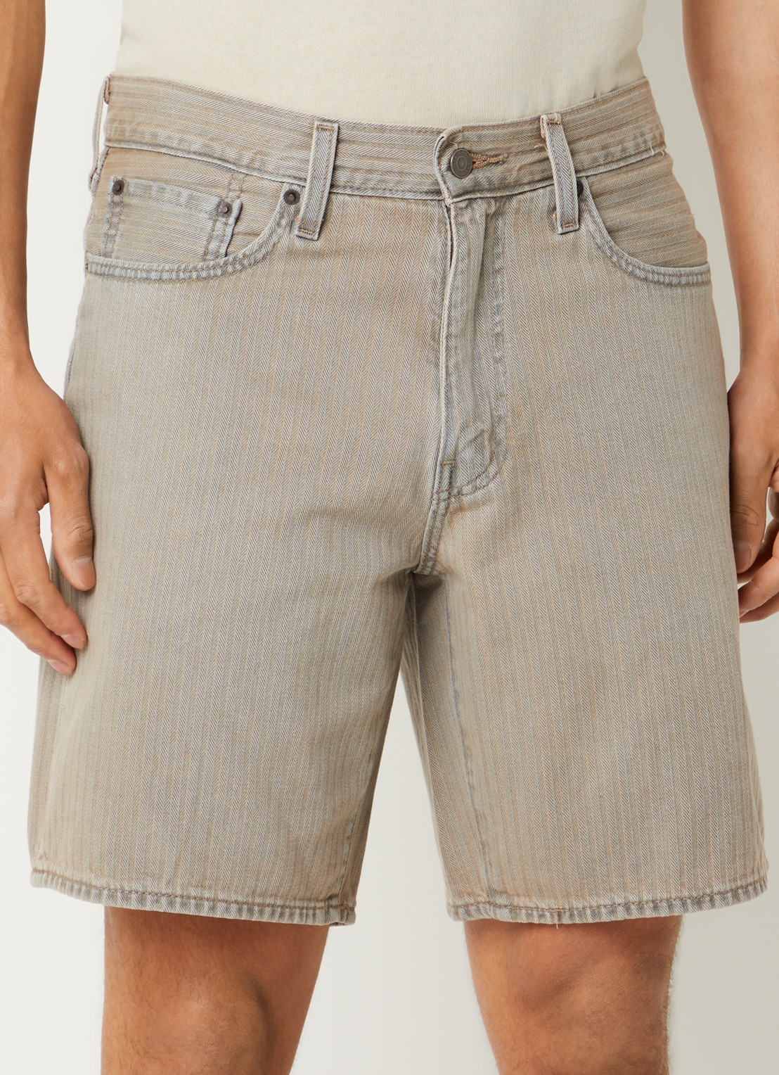 Levi's 468 straight leg korte broek van denim met gekleurde wassing - detail 2 beige