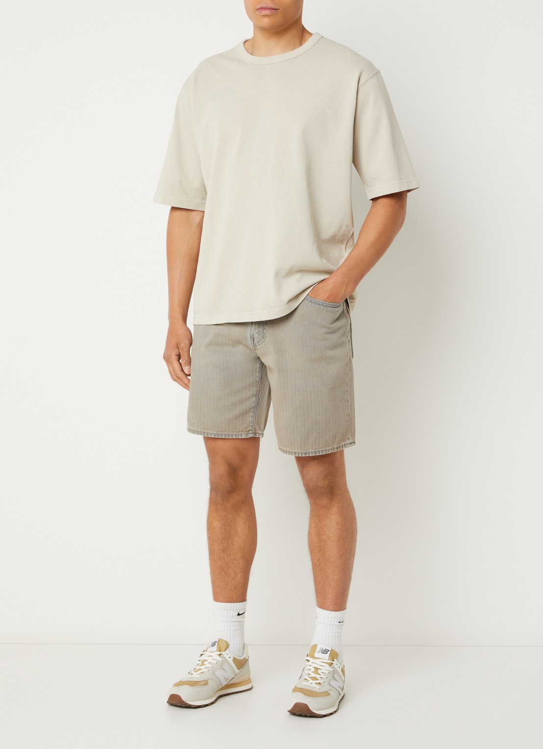 Levi's 468 straight leg korte broek van denim met gekleurde wassing - voorkant 4 beige