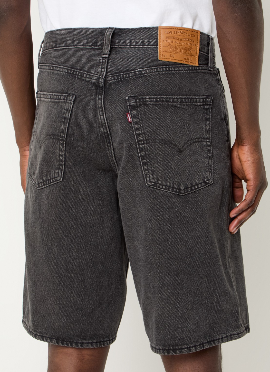 Levi's 478 loose fit korte broek met gekleurde wassing - achterkant 2 zwart
