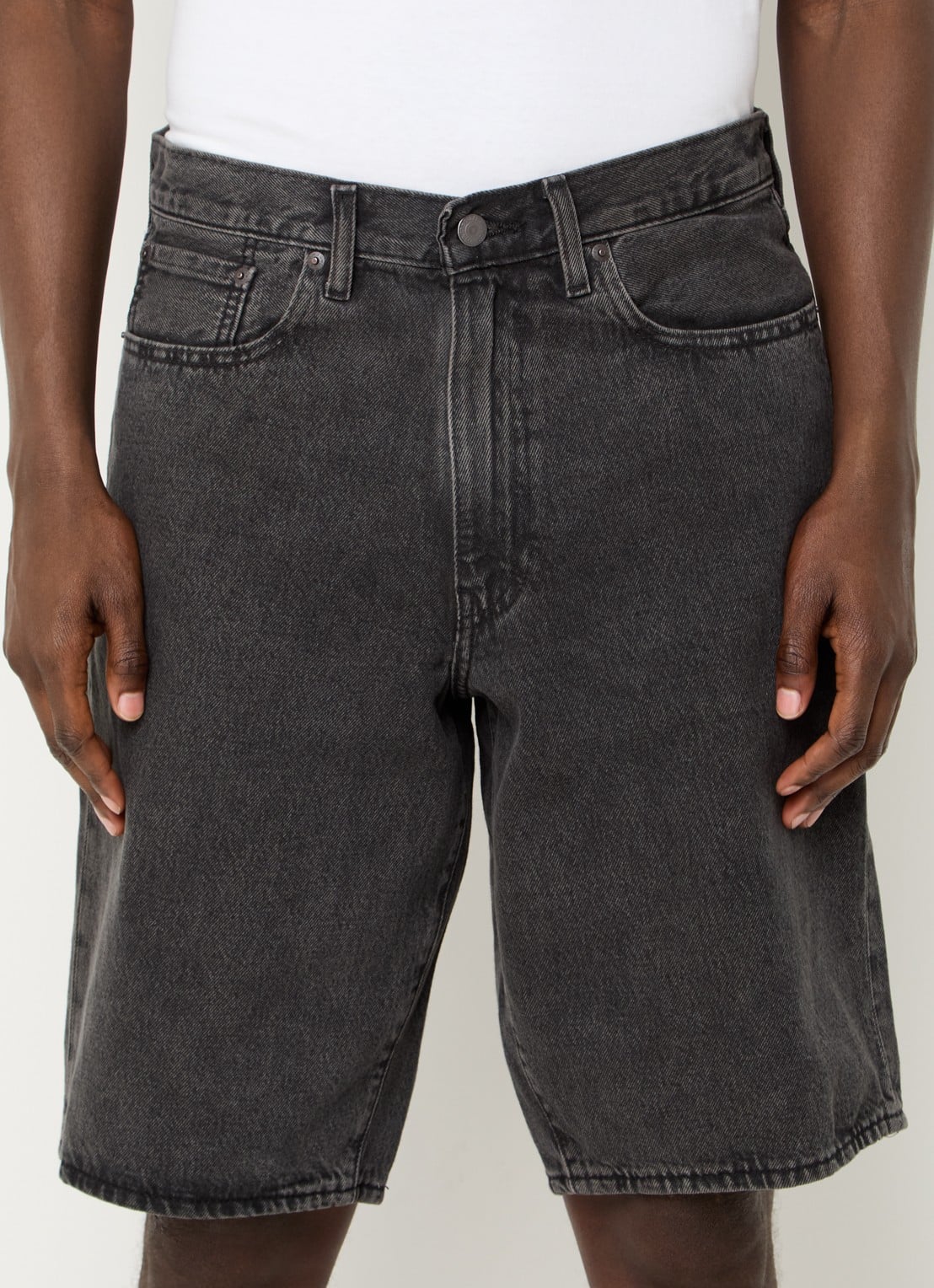 Levi's 478 loose fit korte broek met gekleurde wassing - detail zwart