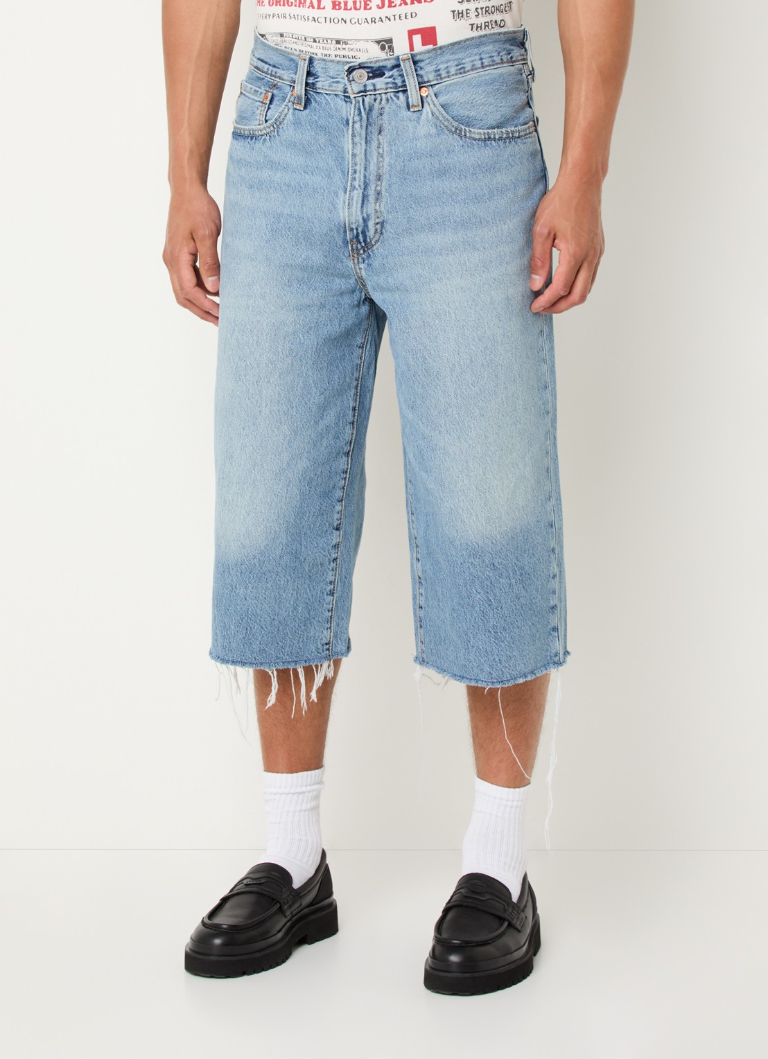 Levi's 478 wide fit korte broek van denim met lichte wassing - detail 4 indigo