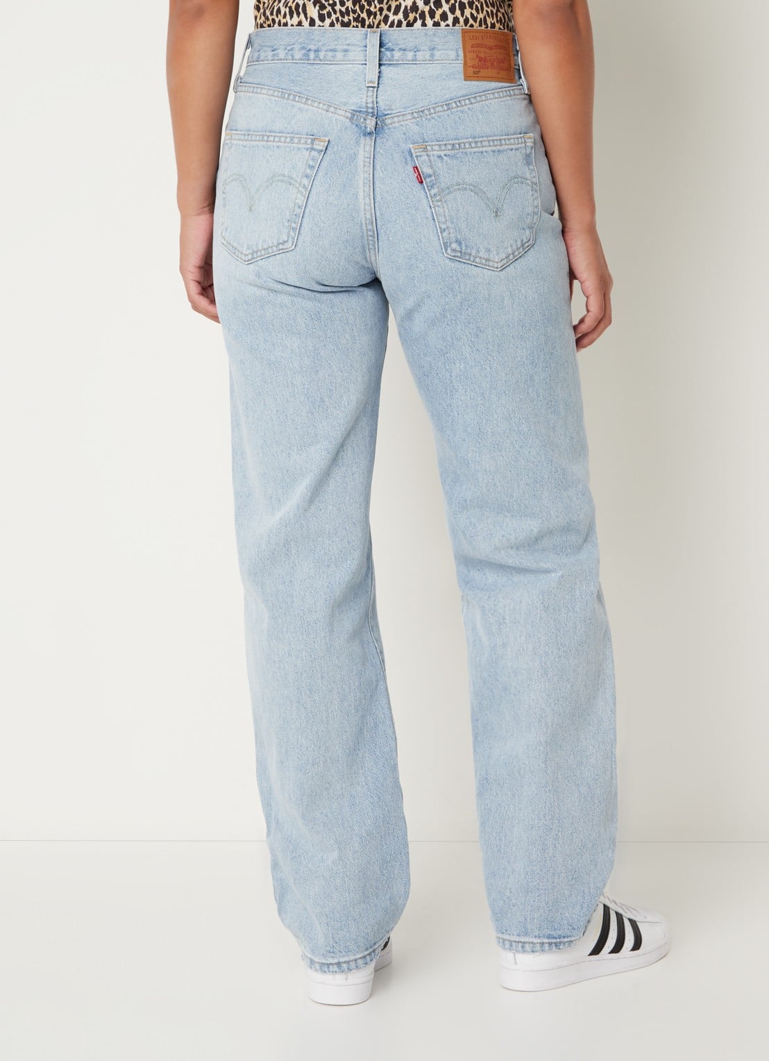 Levi's 501 90's high waist straight leg jeans met lichte wassing - achterkant 5 indigo