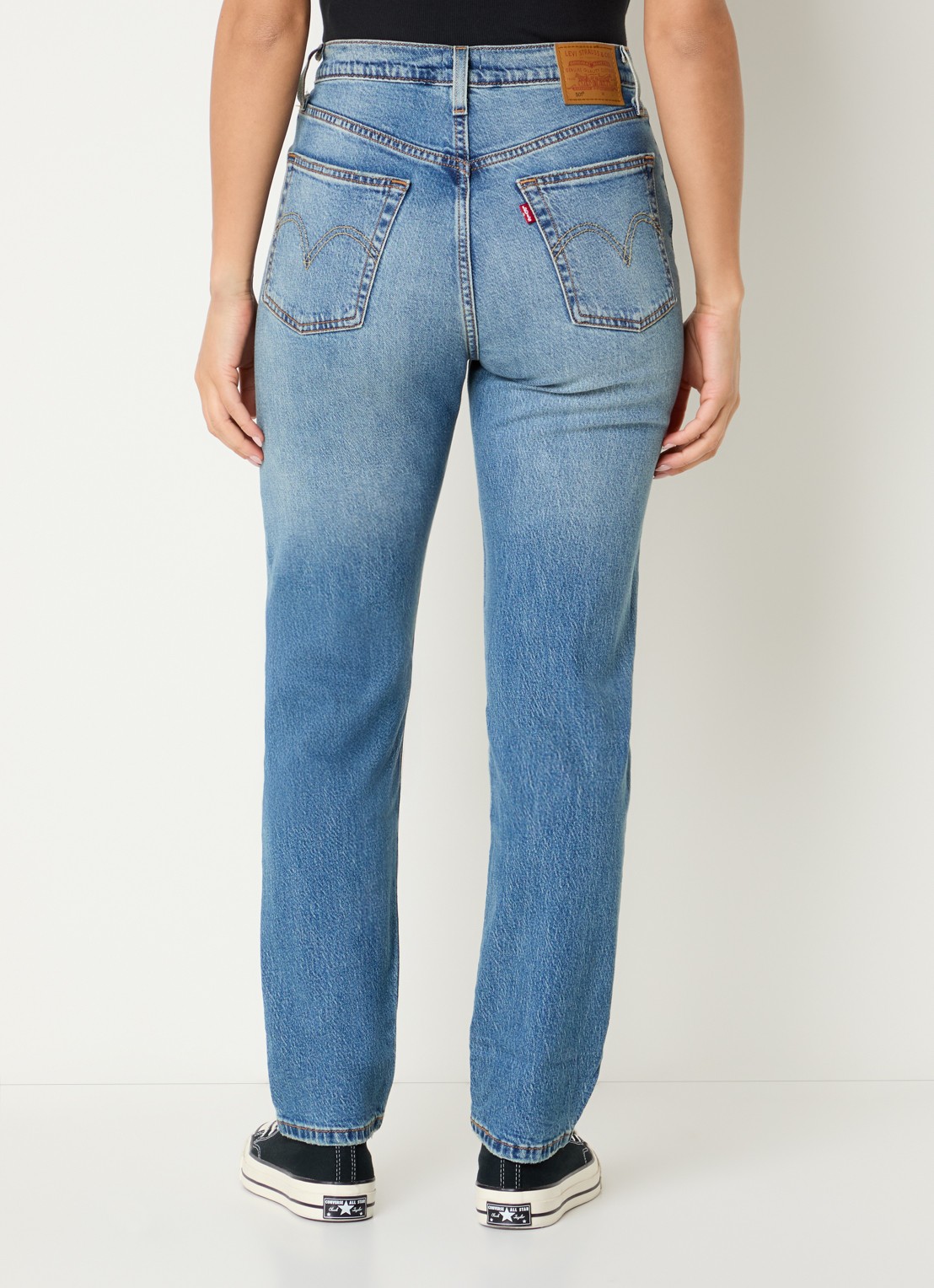 Levi's 501 Crop high waist slim fit jeans met lichte wassing - achterkant 3 indigo