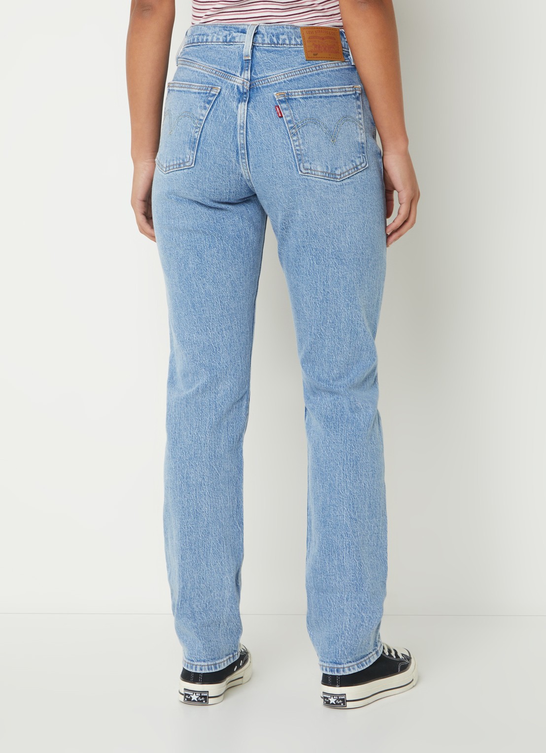 Levi's 501 high waist straight leg jeans met medium wassing - achterkant indigo